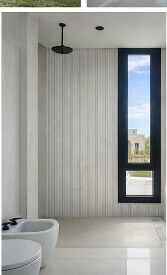 Baño con ventana aluminio negro alta